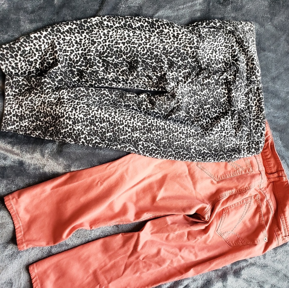 Two colorful Jeans, one price. Size: Junior girls